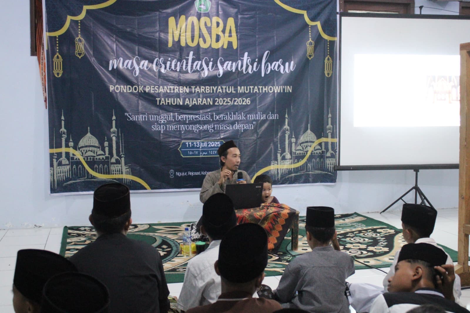 penyampaian materi pendidikan di acara mosba